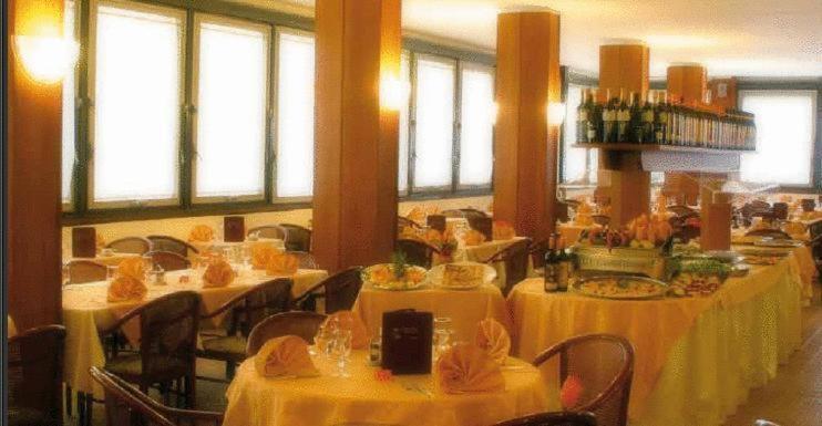 Hotel Leonardo Da Vinci Wellness Spa บิบิโอเน ภายนอก รูปภาพ