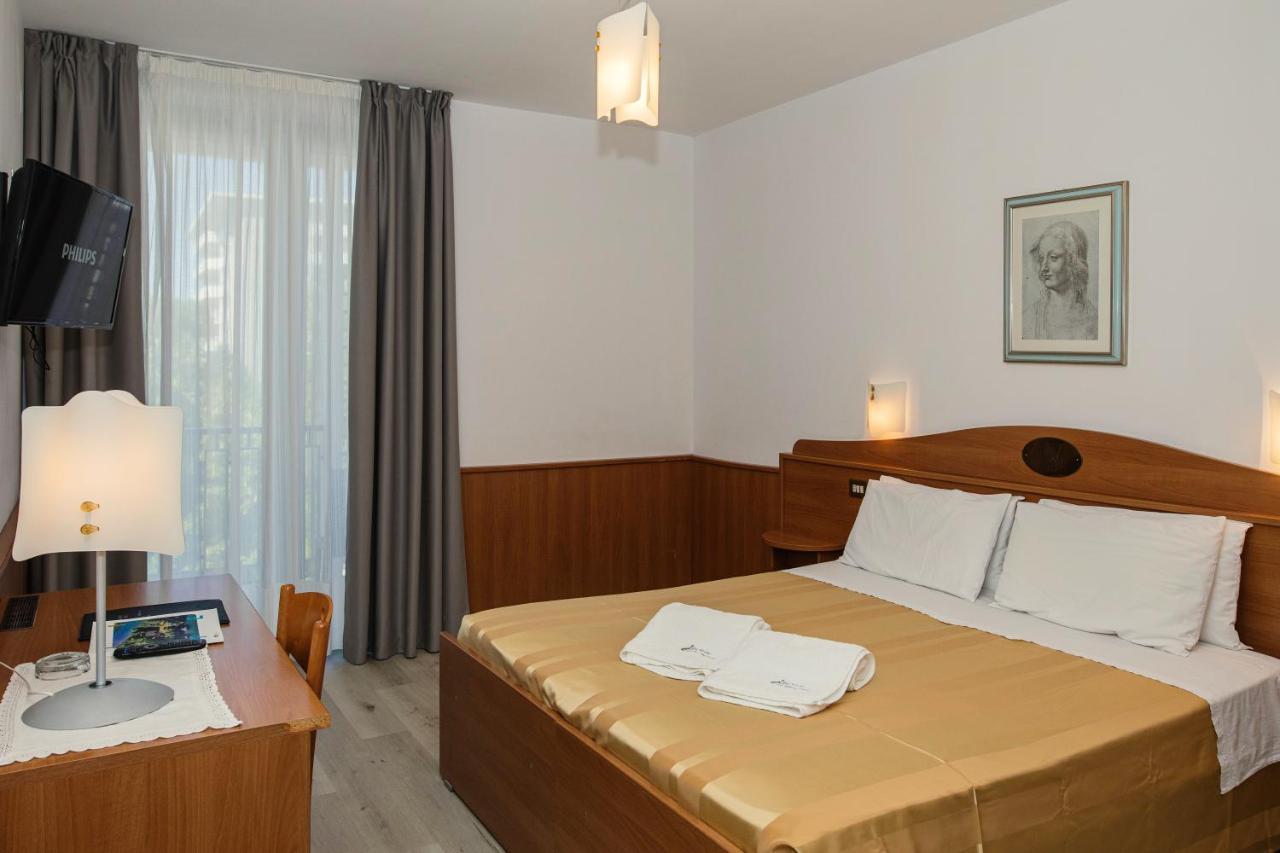 Hotel Leonardo Da Vinci Wellness Spa บิบิโอเน ภายนอก รูปภาพ