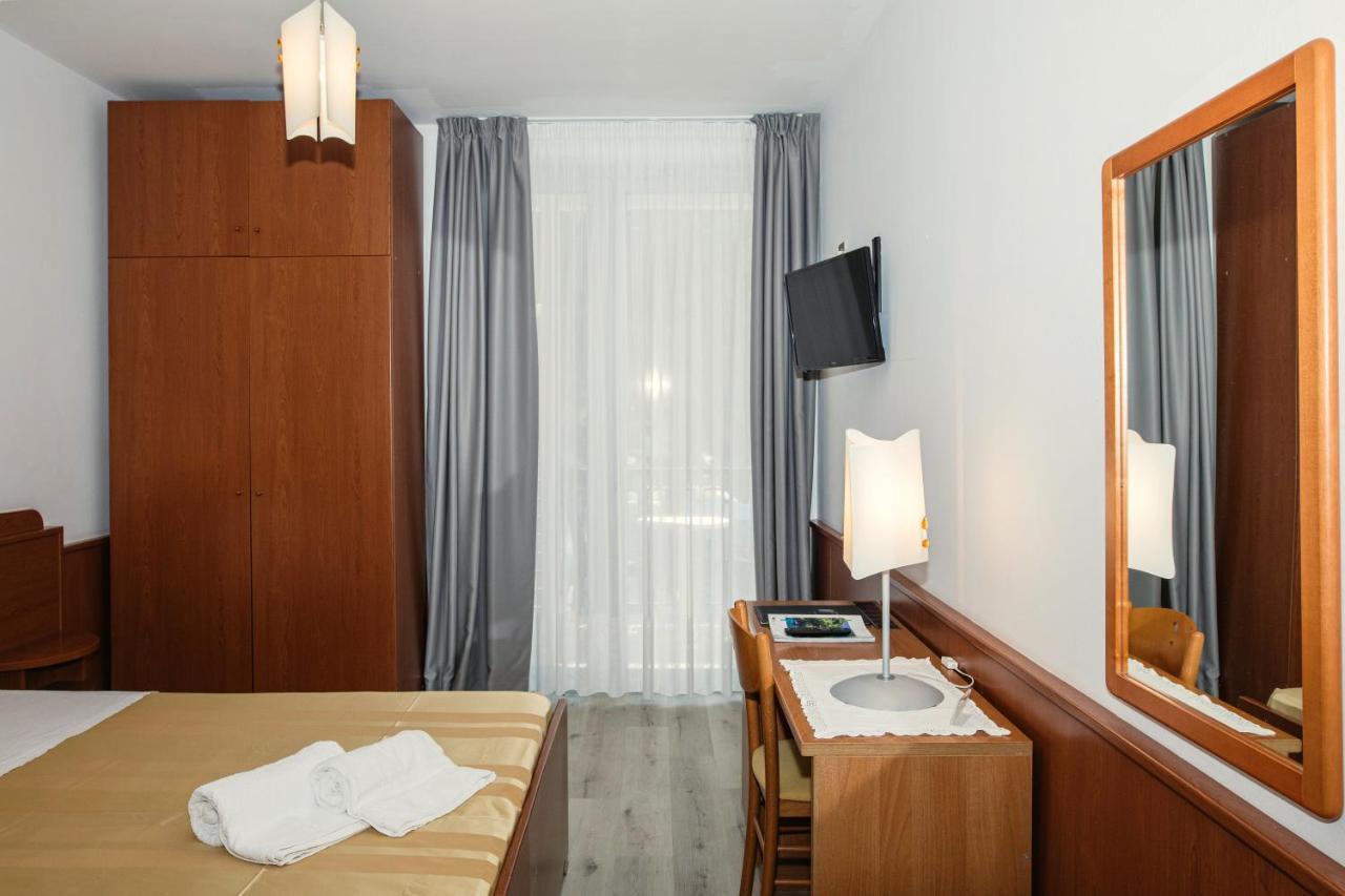 Hotel Leonardo Da Vinci Wellness Spa บิบิโอเน ภายนอก รูปภาพ