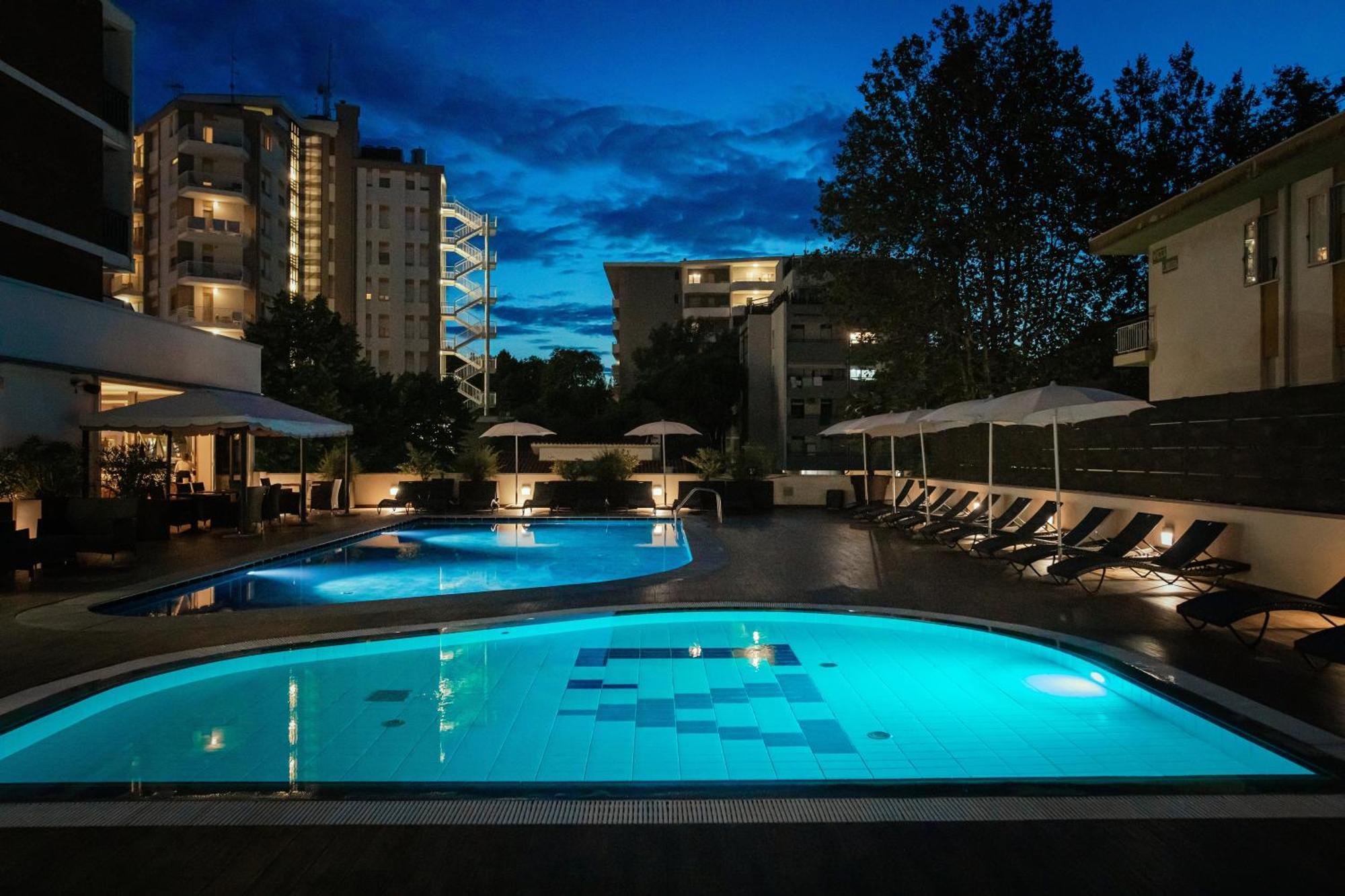 Hotel Leonardo Da Vinci Wellness Spa บิบิโอเน ภายนอก รูปภาพ